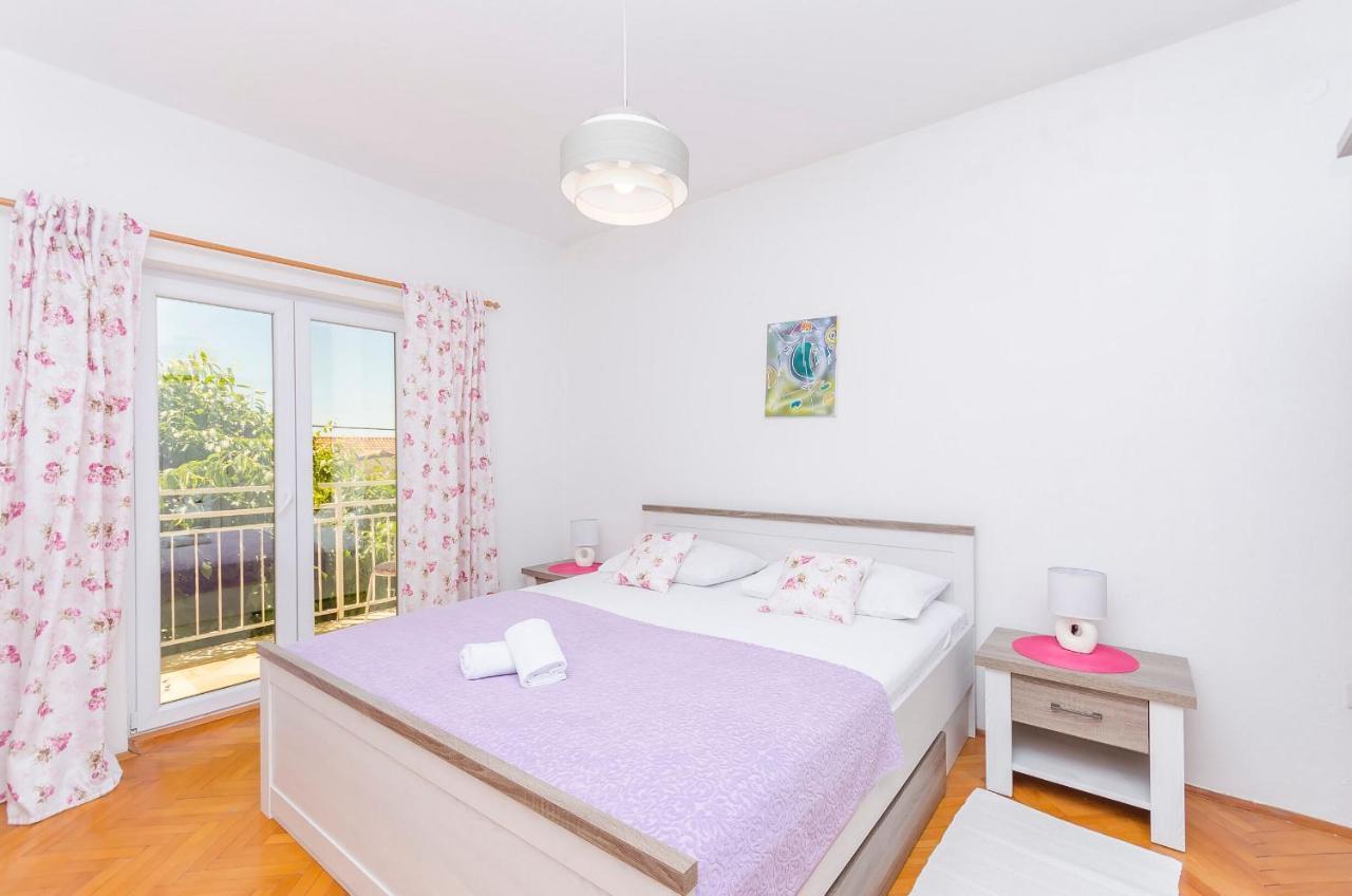 Apartments Zora สตารีกราด-ปาเคลนีซา ภายนอก รูปภาพ