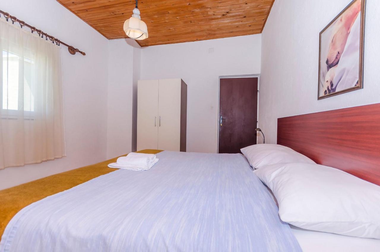 Apartments Zora สตารีกราด-ปาเคลนีซา ภายนอก รูปภาพ