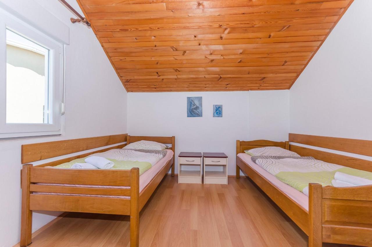 Apartments Zora สตารีกราด-ปาเคลนีซา ภายนอก รูปภาพ